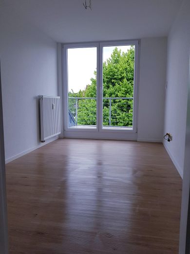 Kinderzimmer/Büro Bild 1