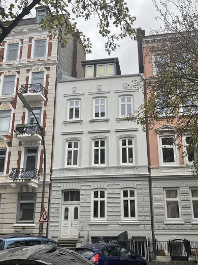 Luminoso apartamento ático junto a Paulinenplatz – Hausansicht