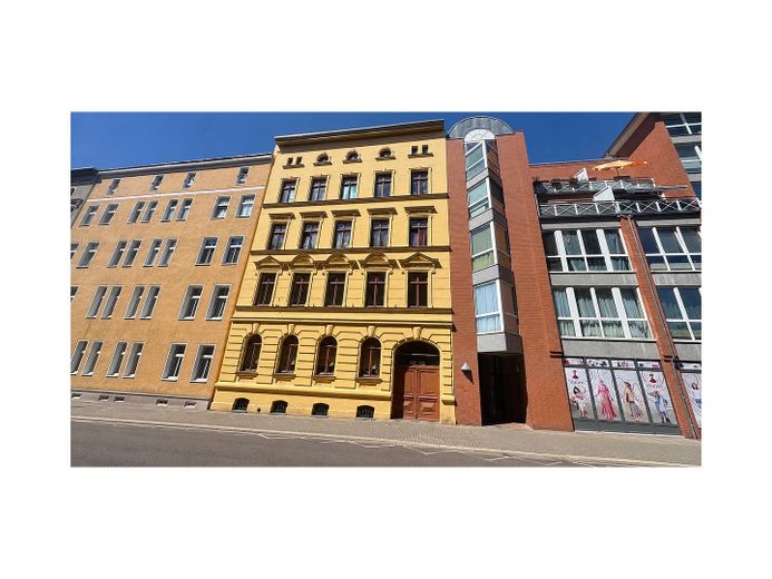 Historischer Charme trifft Wohnkomfort – 4-Zimmer-Altbauwohnung mit Balkon – Außenansicht Front