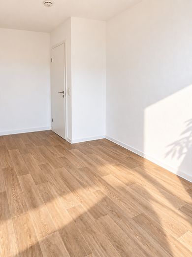 Appartamento di 3 locali completamente ristrutturato con ampio balcone e splendida vista a Thum – Referenzfoto Kinderzimmer