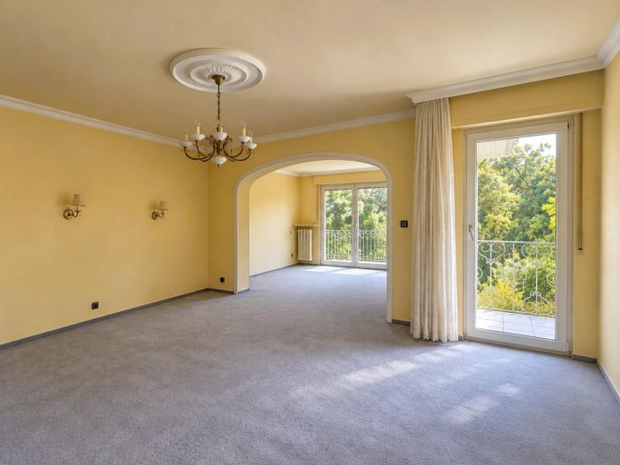 >700 m² “Daha güzeli olamaz!” konumunda, korunabilecek veya yeniden tasarlanabilecek büyük evle – Schlafzimmer/Ankleide