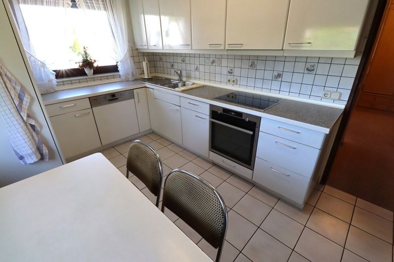 GESUCHT: junge Familie für Einfamilienhaus mit Garage und Vollkeller in WOB-Kreuzheide – Küche