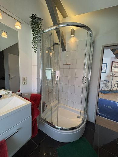 Außergewöhnliche DG-/Maisonettewohnung im Zooviertel – Großzügiges Wohnen, Blick in die Eilenriede – Bad 3 mit Dusche