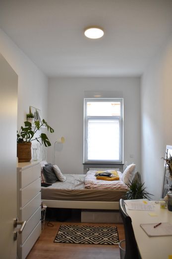 Helle 3-Zi-Wohnung mit EBK in zentraler Lage – Zimmer