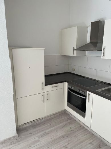Available immediately! Ground-floor apartment incl. kitchen, large garden and proximity to the S-Bahn – Küche