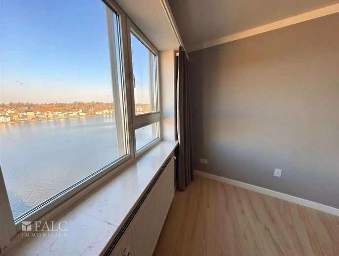 Dem Wasser so nah - 1-Zimmer-Apartment mit traumhaftem Blick – Wohn- und Schlafbereich Bild 5 - Unmöbliert
