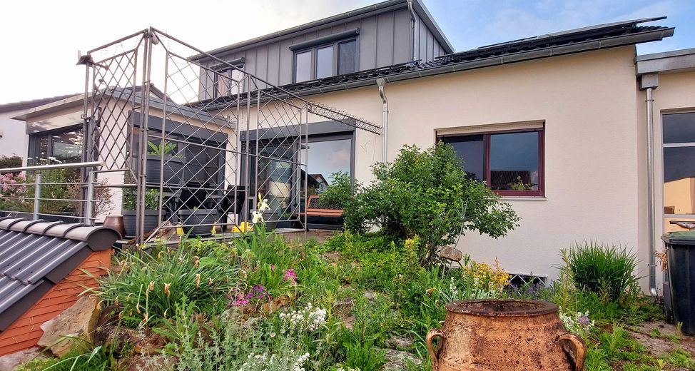 Lichtdurchflutetes Zweifamilienwohnhaus, komplett saniert 2021 in ruhiger Lage von Herrenberg – Foto 3