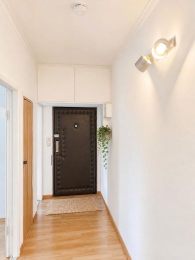 Luminoso apartamento de 3 habitaciones con balcón y vistas al jardín – Flur