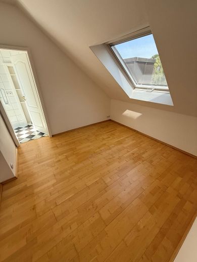 Bogenhausen: luminoso e tranquillo appartamento condominiale di 2,5 locali, TG, libero – Schlafen