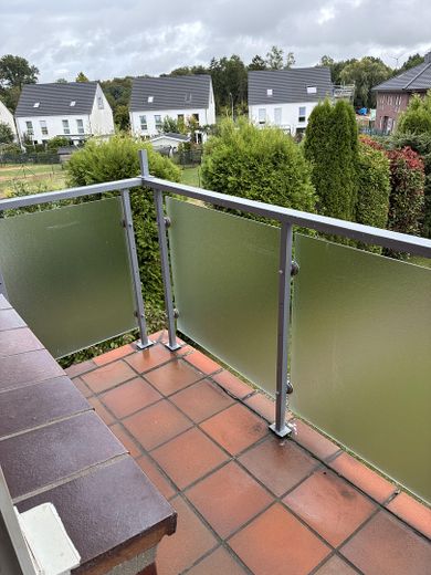 Schöne, renovierte 2 Zimmer- Wohnung mit Balkon – Foto 3