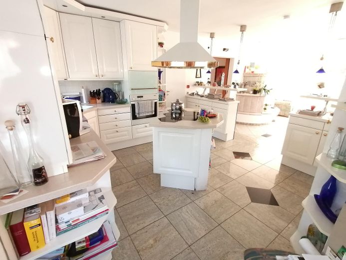 Küche mit Kochinsel