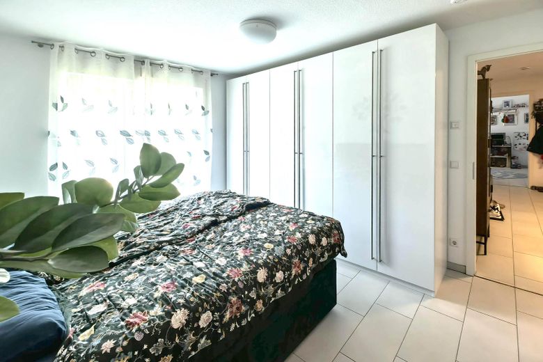 Moderno, senza barriere, esclusivo: fantastico appartamento di 4 locali a Pattonville – Elternschlafzimmer