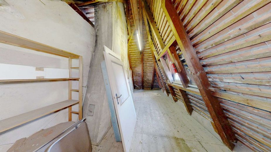 Jetzt zum Sonderpreis: Denkmalgeschützte Villa als Ein-/Mehrfamilienhaus Villenviertel Halberstadt – Dachboden Bild 2