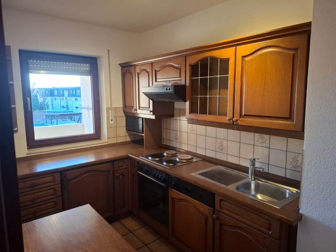 Państwa dom w sercu Bad Windsheim z zabudowaną kuchnią i balkonem – Foto 4