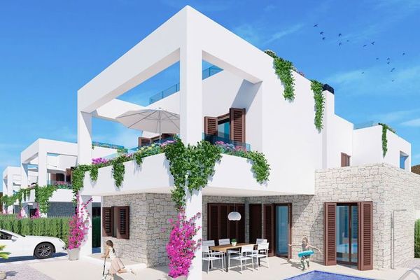 Bifamiliari con 3 camere da letto, 2 bagni, seminterrato, terrazza sul tetto con vista sul mare e piscina privata opzionale a soli 400 m dalla spiaggia