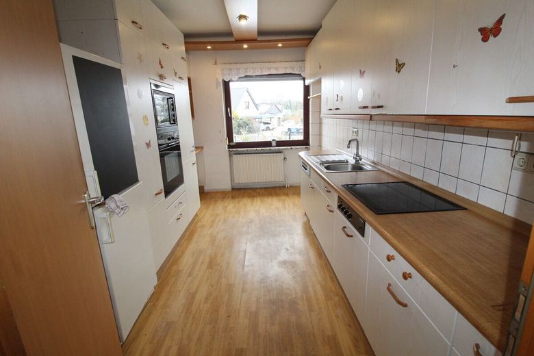Charmanter, individueller Walmdach Bungalow mit Vollkeller, ruhigem, idyllischem Grundstück &amp; Garage – 5 - Einbauküche