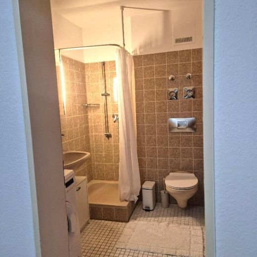 2-kamerappartement (gemeubileerd) met balkon en lift in Stuttgart-Noord / Centrum, nabij Milaneo – Badezimmer