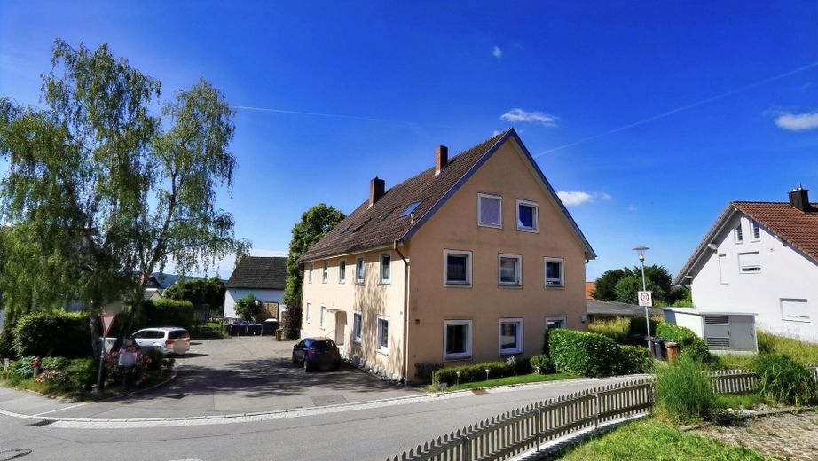 Apartamento de 3 habitaciones en Salem-Beuren | renovado antes de la ocupación | 79 m² | plaza de aparcamiento – Aussenansicht