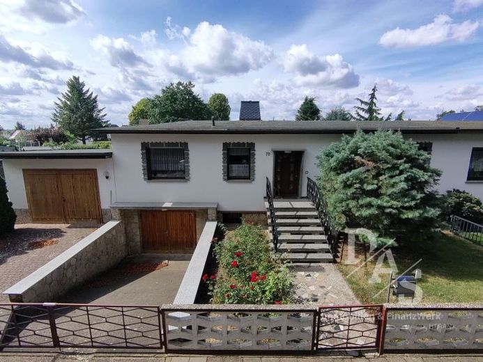 Wohnen im Grünen – gepflegtes Einfamilienhaus mit großem Garten und überdachter Terrasse in Güsten – Foto 1