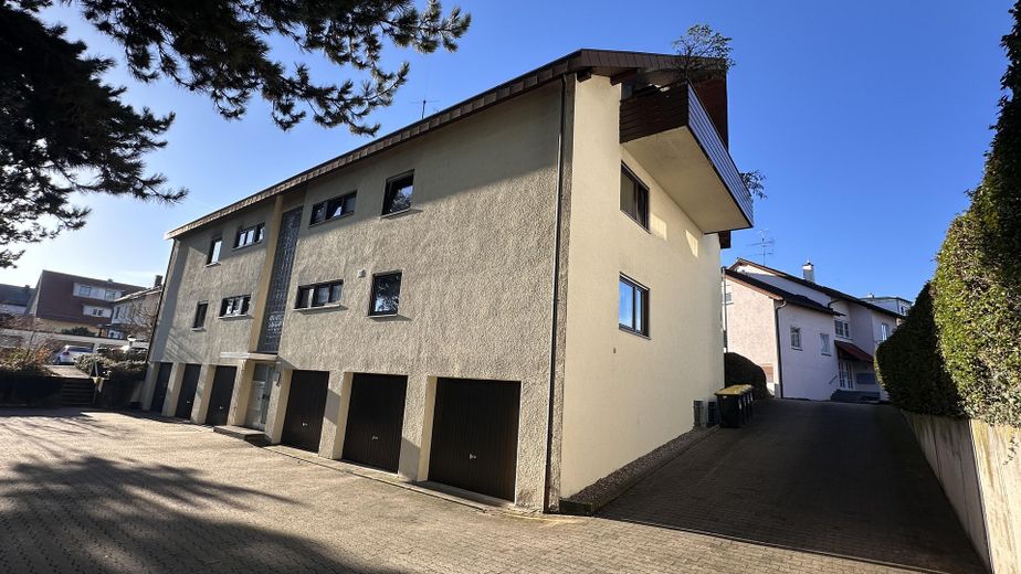 Von privat - Gepflegte, renovierte 3-Zimmer Wohnung mit Balkon in Tamm – Ansicht Haus Nord-Ostseite