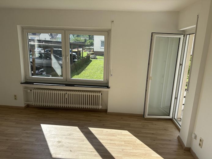 luminoso appartamento ristrutturato di 3 locali con cucina componibile, balcone e posto auto – Wohnzimmer 4