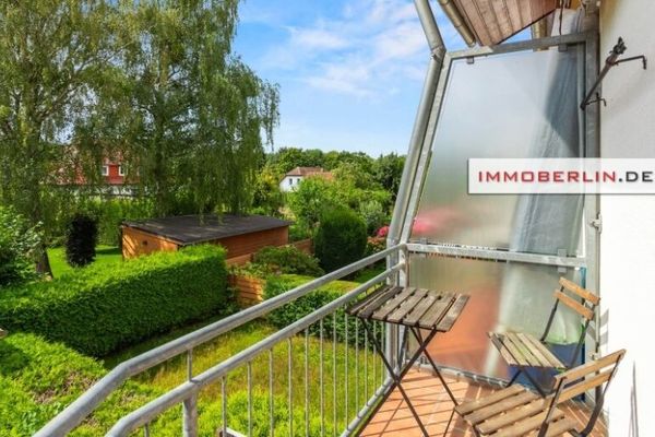 IMMOBERLIN.DE - Ampia casa a schiera con terrazza/giardino esposti a sud e 2 posti auto in una posizione ideale