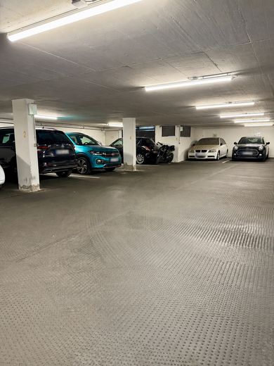 Gut geschnittene 2-Zimmer-Wohnung mit Balkon & Einbauküche in zentraler Lage von Pulheim – Tiefgarage