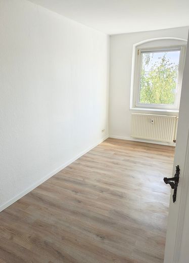 Appartement lumineux de 2 pièces au dernier étage avec grande cuisine ouverte à Fürstenwalde/Spree – Photo 4
