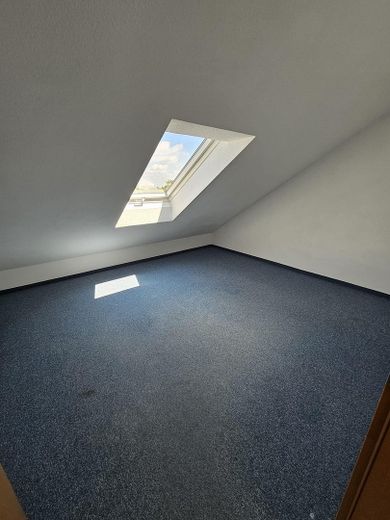 Well-maintained 2.5-room top-floor apartment with south-facing balcony, two parking spaces and fitted kitchen – Foto 7