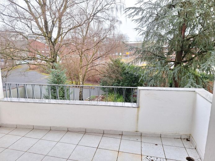 Sanierte 3,5 Zimmer-KDB Wohnung (ca. 70 qm) mit Einbauküche und Balkon / Holsterhausen – Balkon
