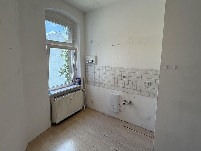 Bezugsfreie helle 2-Zimmer QG Altbauwohnung in der Nähe vom Schloss Charlottenburg (provisionsfrei) – Küche