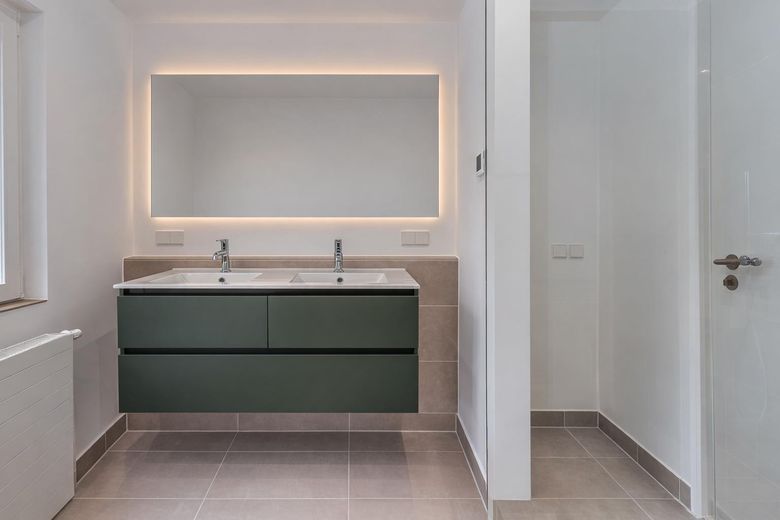 Wannsee · Erstbezug nach Kernsanierung · 3-Zi-Wohnung mit Süd-West-Balkon im Grünen · provisionsfrei – Hauptbad – Waschtisch