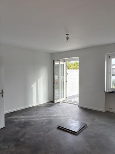 ***Zmodernizowany, mały dom szeregowy z ogrodem i tarasem w centrum Bad Honnef*** – Wohnzimmer