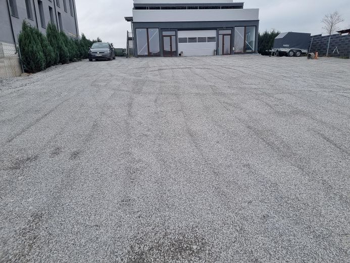 Gewerbehalle mit Büro und Betriebsleiterwohnung  auf 1496 qm Grundstück in Leingarten – Photo 1