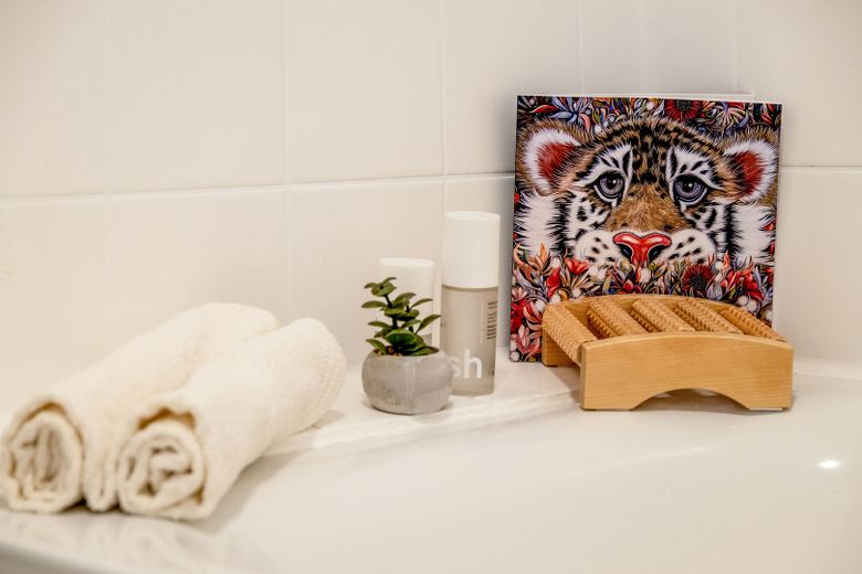 Leere, provisionsfreie und helle 3-Zi.-Whg. mit Balkon und Stellplatz – Badezimmer