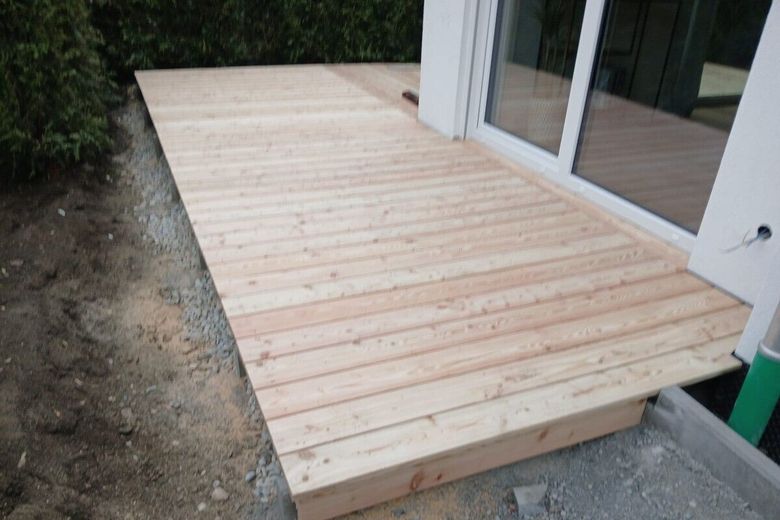 Neubau in massiver Bauweise- DHH mit Dachterrasse in ruhiger Lage – Update Außenanlagen