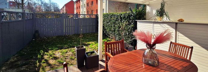 DA PRIVATO!! Casa a schiera centrale adatta alle famiglie con giardino e 2 posti auto ad Ahrensburg – Terrasse / Garten
