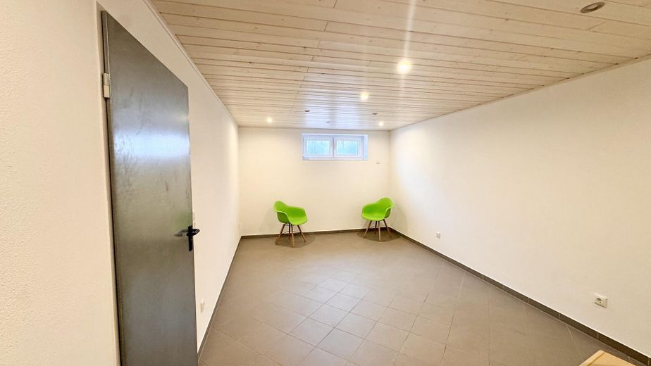 Ampio bilocale con nuova cucina componibile e ingresso indipendente – disponibile da subito – Raum I