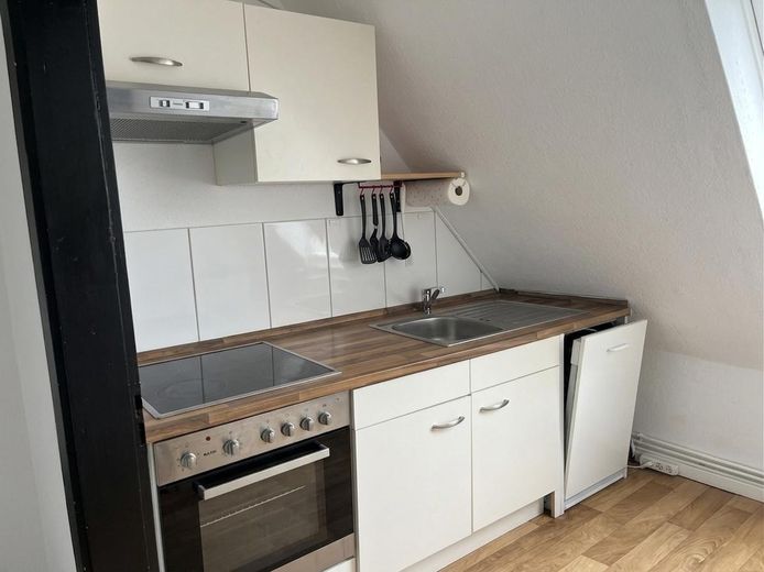 Achtung: WG Zimmer! 2 private Zimmer (plus Wohnzimmer) für je 430 € Warmmiete – Küche