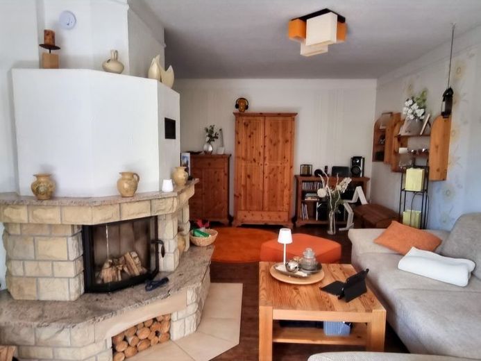 Modern, jung, besonders gemütlich und mit Kamin + Terrasse – Foto 1