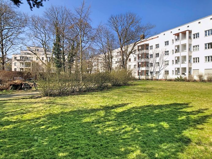 Desayuno en su balcón orientado al sur junto al Weißer See – Parkähnliches Grundstück