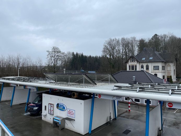 SB-Waschplatzanlage inclusive Imbiss mit Gastraum und Außenterrasse – Solar / Solarthermie