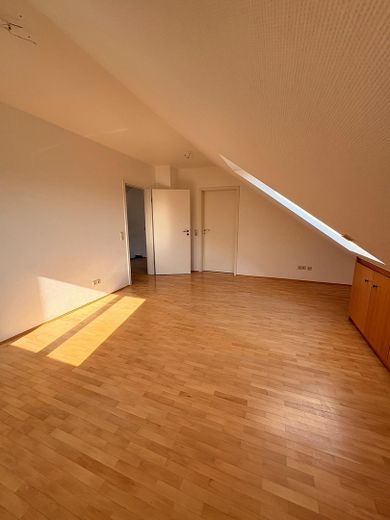 Wohnen wie im Haus: 4-Zimmer-Maisonette mit Talblick, Balkon und Carport – Schlafzimmer 2