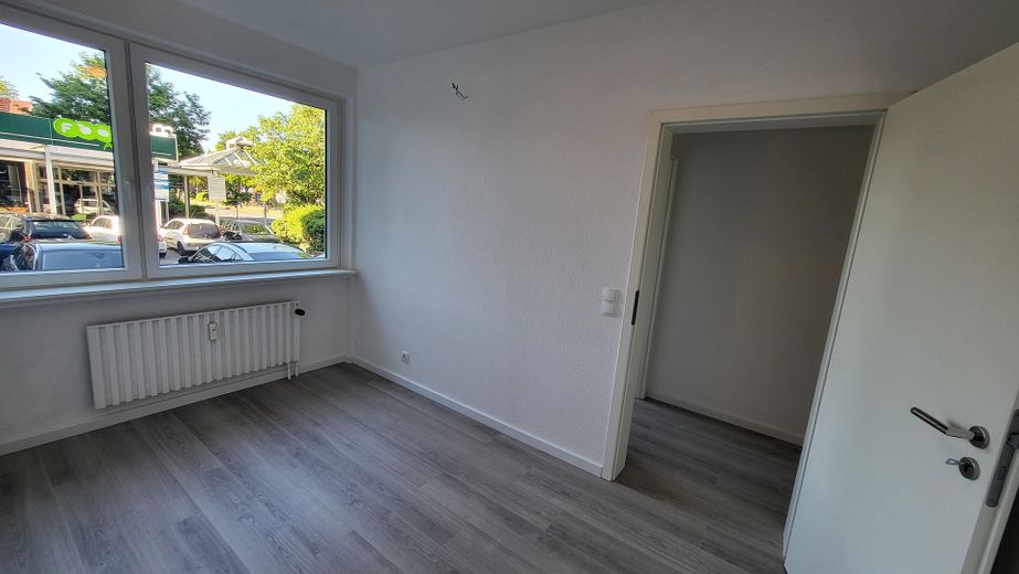 Zemin kat-yeni yenilenmiş-ayrı giriş-balkon-kapalı otopark-özel şahıstan – Eßzimmer