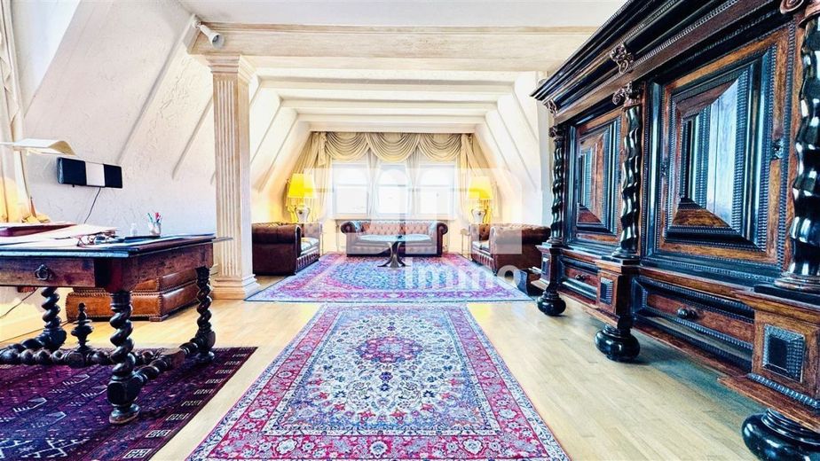 Hochwertige 5-Zi Wohnung in Traumlage mit Balkon in gepflegter Jugendstil-Villa + Panoramablick – Wohnzimmer