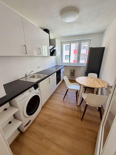 Frisch renoviertes WG-Zimmer  – 10 Min. zur TH Nürnberg (Ohm), Küche & Bad ab 1.8 – Küche