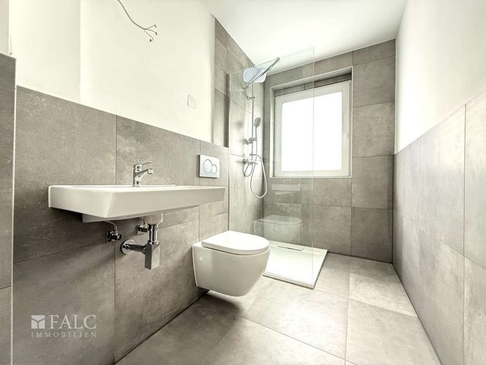 ***Wohnen am Wieter - Erstbezug einer barrierefreien 3 Zimmer Wohnung nach KfW55 Sanierung*** – Badezimmer