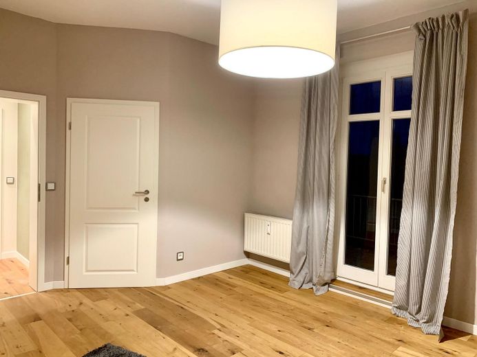 Lutherstraße: 2-Zimmer-Wohnung mit toller Küche, Parkett und Balkon – Wohnzimmer VI