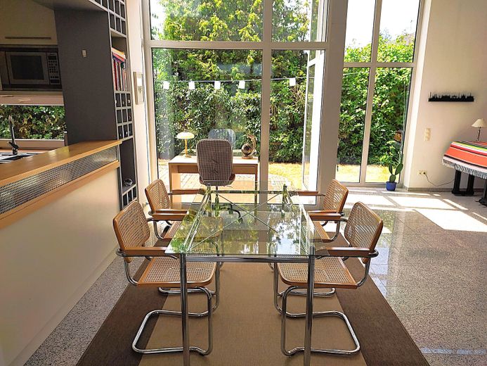 Repräsentatives Traumhaus im grünen Zehlendorf – Essplatz zur Terrasse