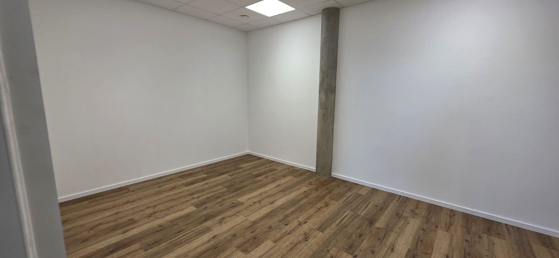 Moderne, lichtdurchflutete Bürofläche, 5 Stellplätze, repräsentativ, barrierefrei, sofort verfügbar – Foto 9